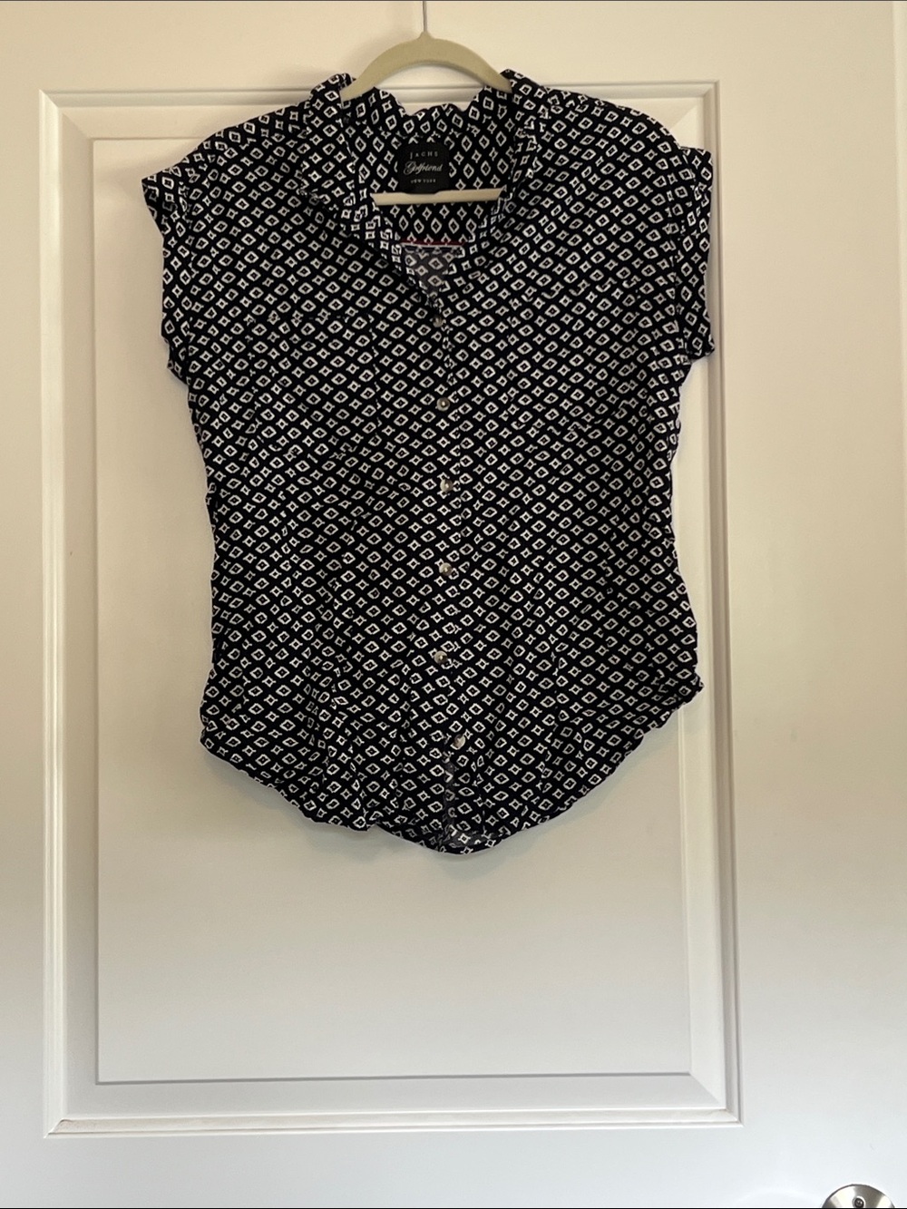JACHS Girlfriend Black and White Geometric Button-Up Blouse